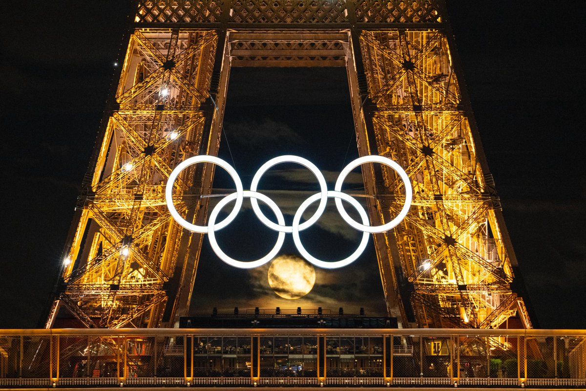 Christian Klaue (@chklaue) on Twitter photo When the moon kisses the Olympic Rings at the Eiffel Tower.
💙🖤❤️💛💚
Amazing images from <a href="/gregmartin11/">Greg Martin</a> (Copyright) taken last night.
#Olympics #Paris2024 <a href="/LaTourEiffel/">La tour Eiffel</a> When the moon kisses the Olympic Rings at the Eiffel Tower.
💙🖤❤️💛💚
Amazing images from <a href="/gregmartin11/">Greg Martin</a> (Copyright) taken last night.
#Olympics #Paris2024 <a href="/LaTourEiffel/">La tour Eiffel</a>