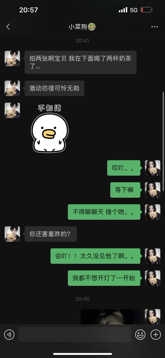 去暑假工认识的小哥哥家里做爱去，小菜狗男朋友非要跟着。。

他一个人在奶茶店坐着好可怜吖，所以打算奖励他一下。本来是怕这个小哥哥玩的太花要带套的，决定一会儿让他内射一下，然后夹着精液去给小菜狗舔。。

（小哥哥说太久没做了，第一次射的好快，休息一会儿要再来一次，辛苦小菜狗多等等啦。） https://t.co/0hayklmcLl