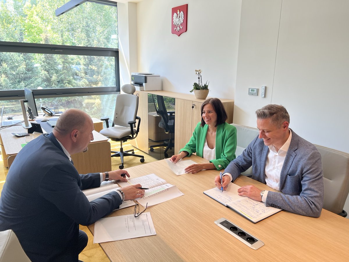 ℹ️  W piątek, 19 lipca, Zarząd WFOŚiGW w Poznaniu spotkał się z Zastępcą Prezesa <a href="/NFOSiGW/">NFOŚiGW</a>, Panem Robertem Gajdą.
👥Spotkanie dotyczyło bieżącej współpracy obu jednostek w kontekście wspólnie prowadzonych projektów i programów✅
🌐wfosgw.poznan.pl/aktualnosci-z-…