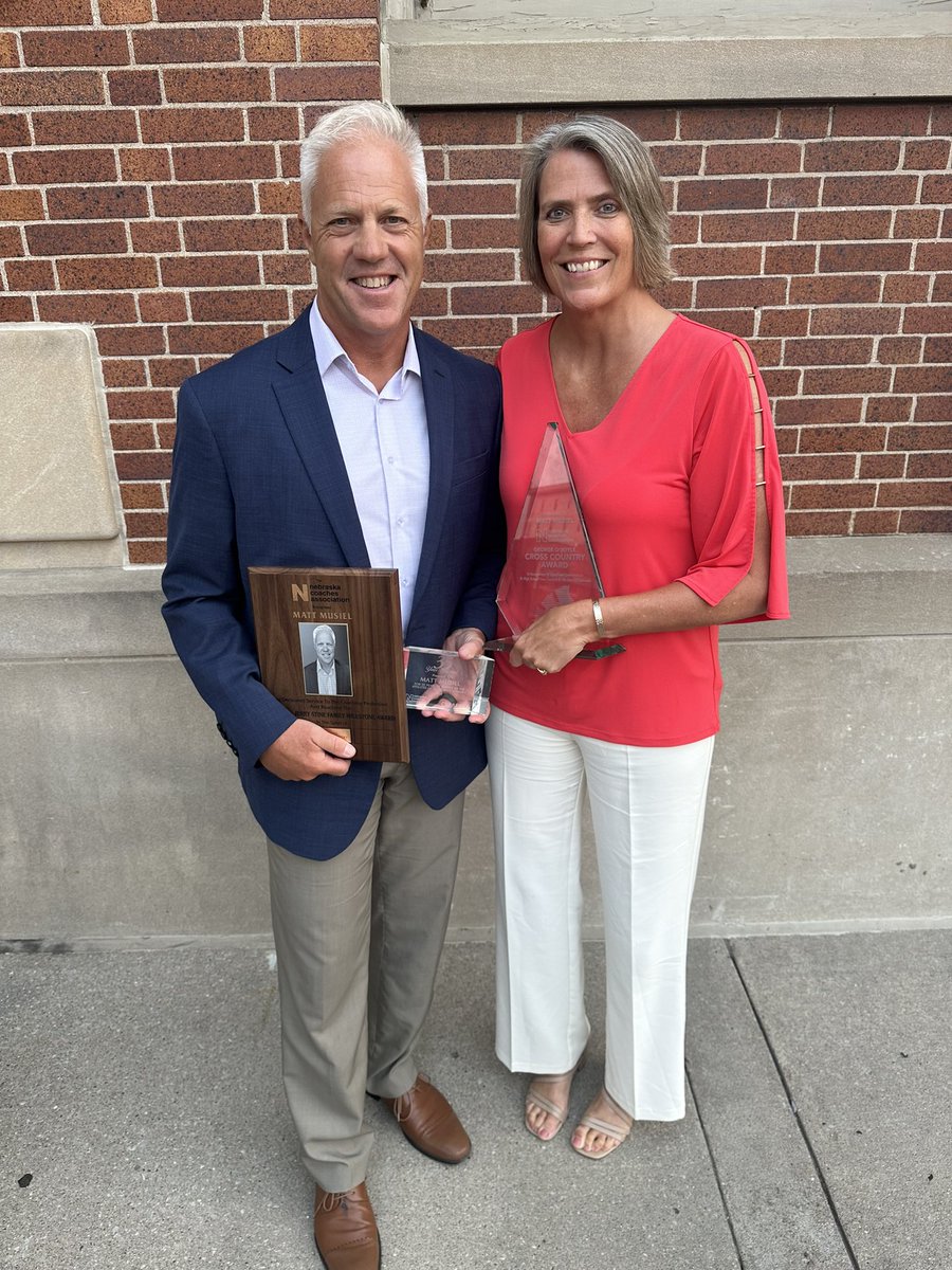 CoachMusiel's tweet image. A special night last night at the NCA Coaches Banquet. 
To be surrounded by my family and so many coaches was quite humbling. The highlight of my night was receiving the George O’Boyle Cross Country Award. A true honor. @NebraskaCoach @PrepRunningNerd @runningators @bellevue_xc