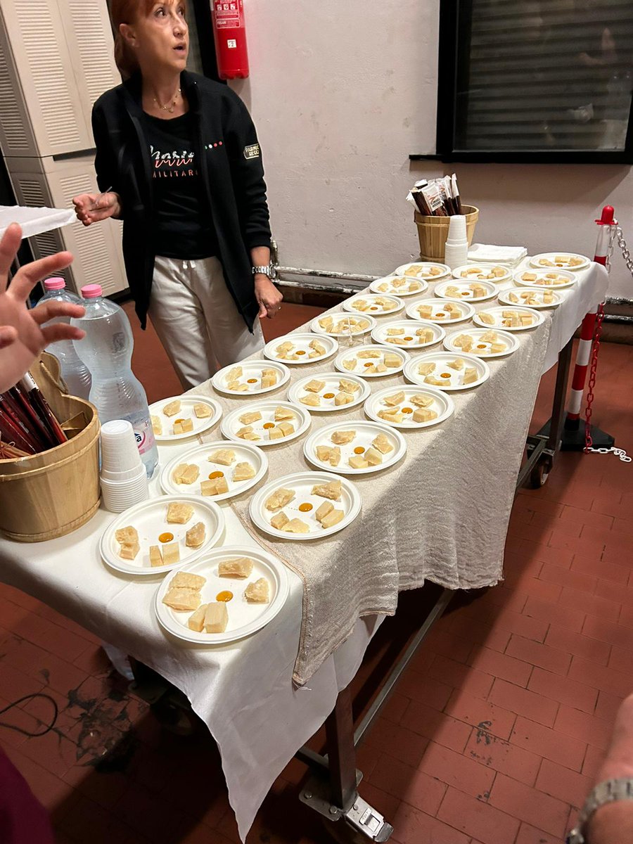 Les élèves <a href="/CscProvidence/">Csc Providence</a> ont dégusté le fromage de Parma et le vinaigre balsamique de Modena (Italie)  dans le cadre du cours d'alimentation et culture <a href="/ESSteTrinite/">École secondaire catholique Sainte-Trinité</a> <a href="/ESCEJL/">École secondaire catholique E.J. Lajeunesse</a> <a href="/ESCLESSOR/">École secondaire catholique l'Essor</a>