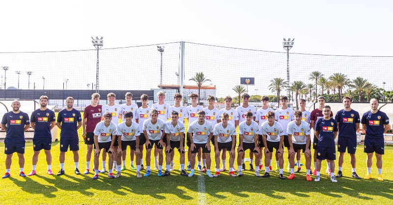 Academia_VCF's tweet photo. ➡ El #VCFJuvenil 🅰, a por un exigente @Cotif en su 40 aniversario

⚽ El juvenil valencianista debuta este martes ante Mauritania

#ADNVCF