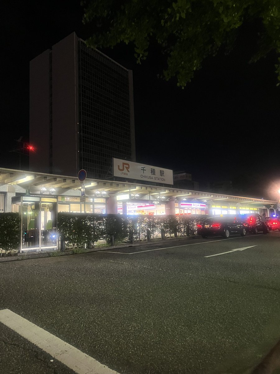 Ainanaka7_1783's tweet image. #青春18きっぷ 旅、名古屋千種駅に到着🚃𓈒𓂂𓏸明日からの申し込みにそなえて、#BOTTOMLINE のある今池交差点で当選を祈願してきました🙏🏻
夜はちゃんと写らないですね😅
名古屋はまだ30℃越え🥵
#鈴木愛奈 #東名阪ツアー