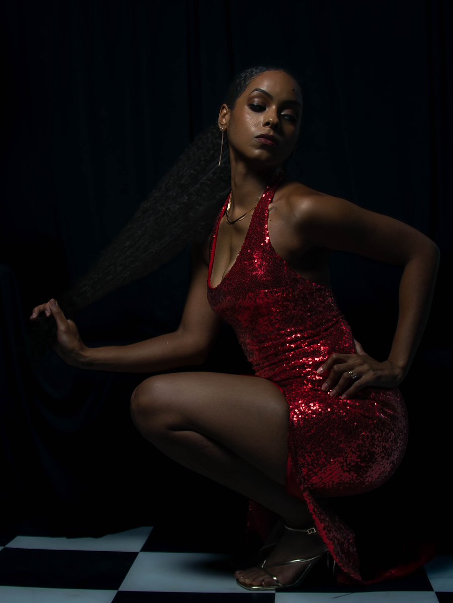 MayaShae's tweet photo. One time my cousin told me I couldn’t paint my nails red cause red was for the boss 💅🏽

📸 IG @kennykennportraits https://t.co/YZaXrZLD4w