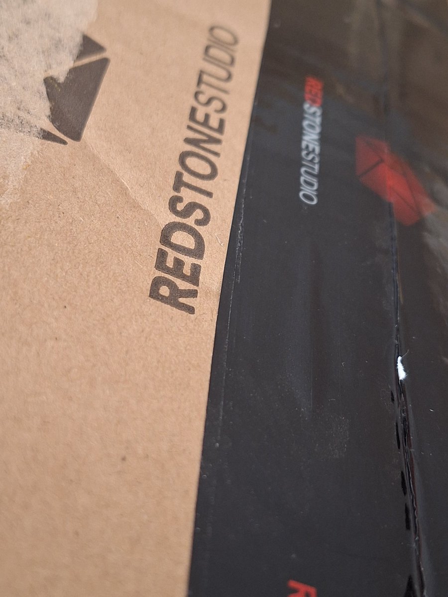 RossDNear's tweet photo. Awita seΓ±ores que ya llegΓ³ mi pedido de #redstonestudio y son dos cajas pesadas y una ENORME https://t.co/qymtFsLNqG