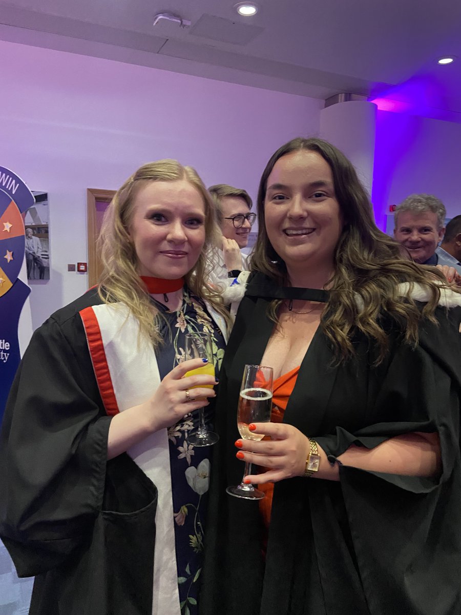 🎓 Many congratulations to our lab members who graduated last week! <a href="/MillieVWilliams/">Dr Amelia Williams</a>, who graduated with a PhD, was joined by undergraduate students <a href="/BeccaJSharman/">becca</a>, Andrew Davison and Charlotte Mould. We are incredibly proud of your fantastic achievements! ⭐️