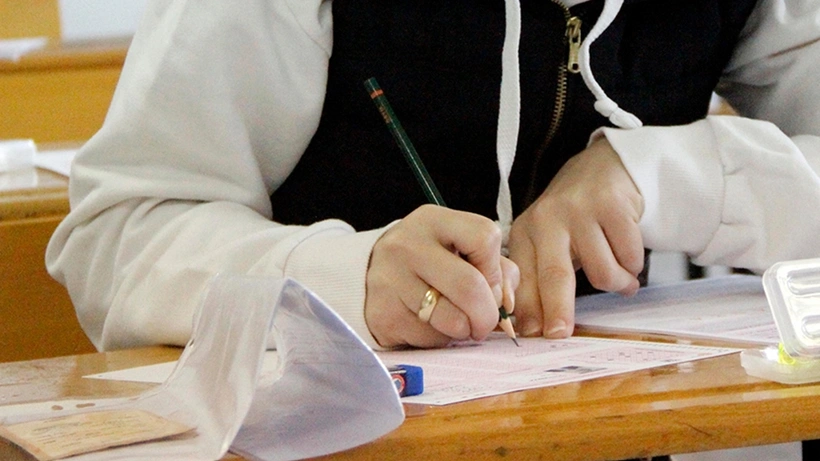 dokuz8haber's tweet photo. 🔴KPSS'de Hatalı Soru İddiaları Meclis'te

İYİ Parti Ankara Milletvekili Kürşad Zorlu ise KPSS’de matematik, tarih ve coğrafya bölümlerinde hatalı soru olduğu iddialarını TBMM gündemine taşıdı. https://t.co/LSXrxhxJte