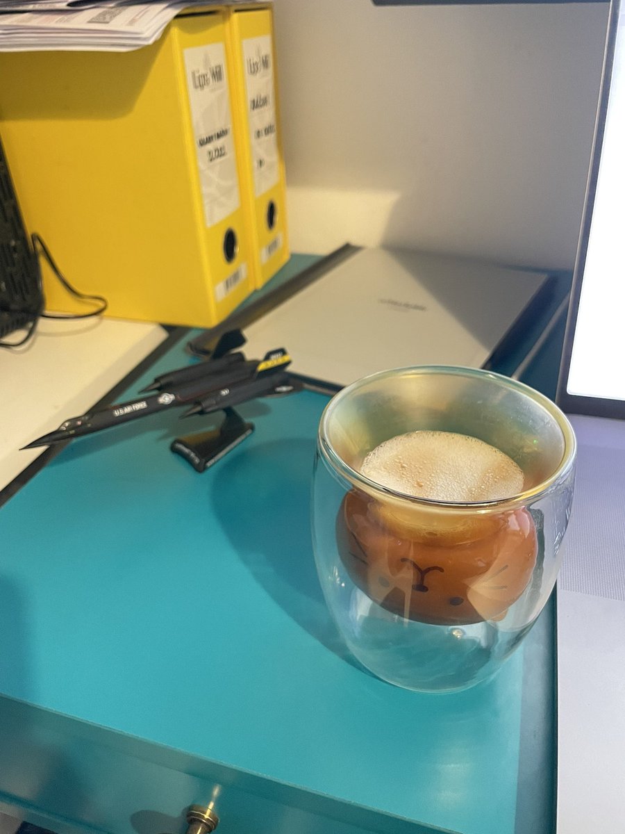 Radim bez odmora sad već malo predugo. Priyatna da mi malo popravi dan. SR71 da me podsjeti da mogu puno više nego što osjećam da mogu.