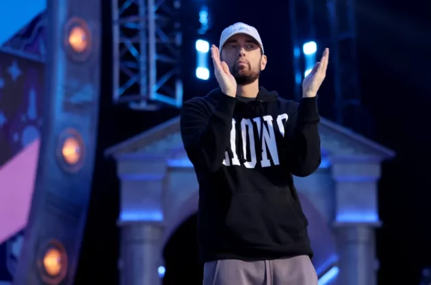 Starmarkmoguls's tweet photo. SMM SMM Eminem ‘The Death Of Slim Shady’ Tops The Charts https://t.co/2ELTsSfbm5 SMM https://t.co/KZ9khGm1hU https://t.co/zoeqheRTua