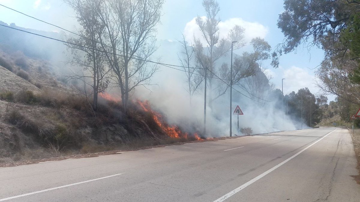 112rmurcia's tweet photo. El incendio de Baños y Mendigo se da por extinguido. Han ardido 1.599 m2 https://t.co/w5y6YcEHa6