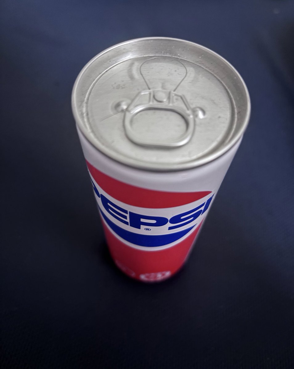 belle3937's tweet photo. 炭酸あるんだ…すごっ

うちにも未開封の古いペプシならあるけどこれを開けて飲む勇気はない… https://t.co/pcUBZkOTql