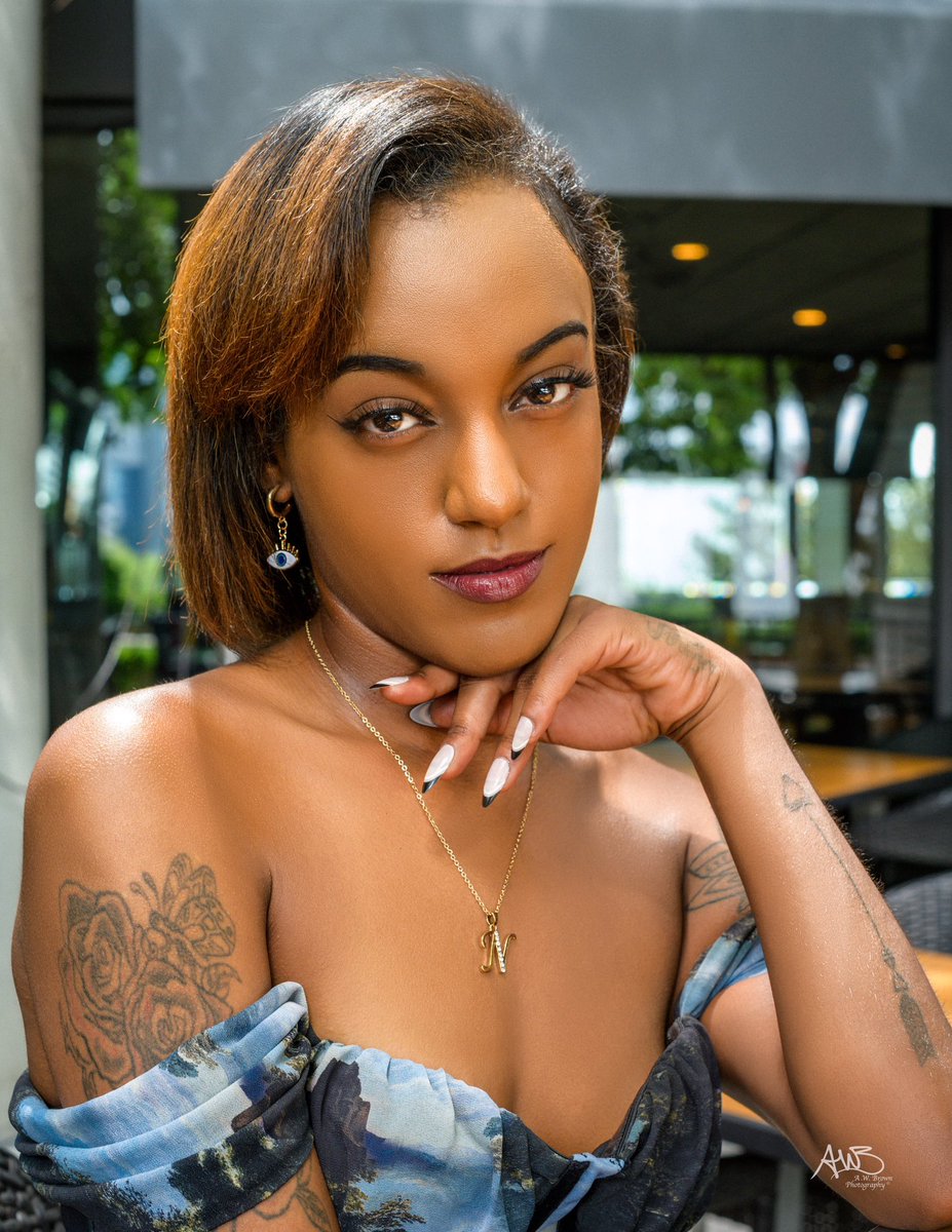 awbrownphoto's tweet photo. Happy Hour with @NyQuilNaidia at the @BucketShopCafe
https://t.co/xKUy1hEPIi #fashionmodel #happyhour #atlanta https://t.co/H1mVulCwEW