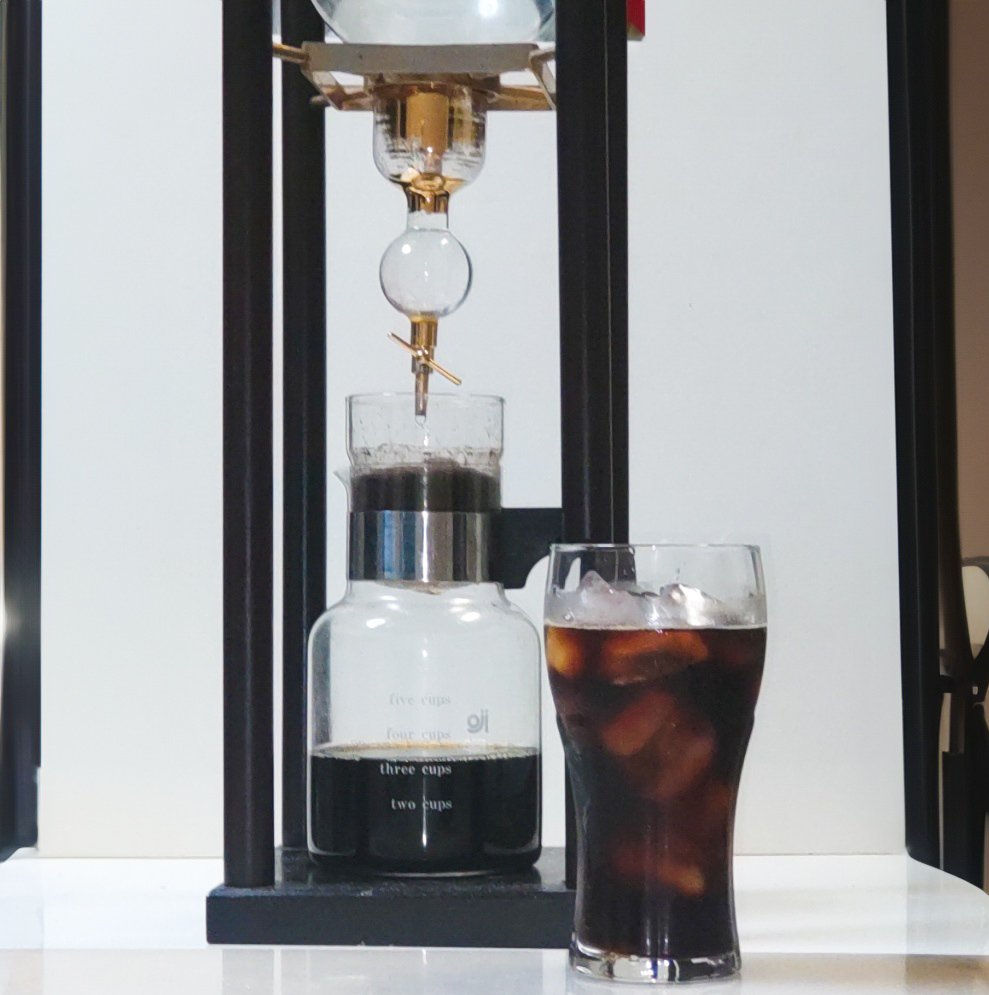 mr_cook_net's tweet photo. 水出しコーヒーが美味しい季節
長年使ってるからレベルコックの金箔剥げてきたなぁ😅
#水出しコーヒー
#ダッチコーヒー
#OJIウォータードリッパー
#WD60 https://t.co/hkPdae5tWo