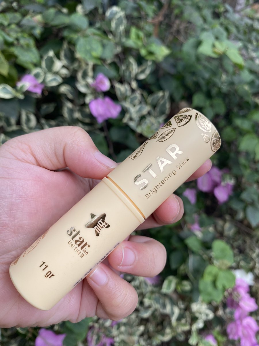twitnyapimma's tweet photo. Sunscreen atau masker stick udah biasa, tp pernah ngga kamu ketemu serum stick?
C STAR Brightening Stick 🍊
asli gemessh banget sama bentuk nya! Di aku efek dapet, lumayan bikin cerah setelah dipake, plus bisa jadi primer makeup lagi 💖👊 #MyCSTAR https://t.co/Z7P5m9h1TU