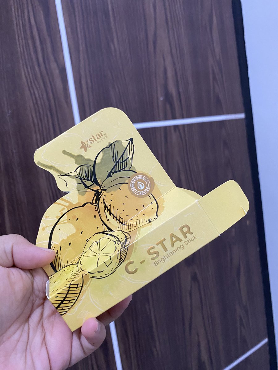 twitnyapimma's tweet photo. Sunscreen atau masker stick udah biasa, tp pernah ngga kamu ketemu serum stick?
C STAR Brightening Stick 🍊
asli gemessh banget sama bentuk nya! Di aku efek dapet, lumayan bikin cerah setelah dipake, plus bisa jadi primer makeup lagi 💖👊 #MyCSTAR https://t.co/Z7P5m9h1TU