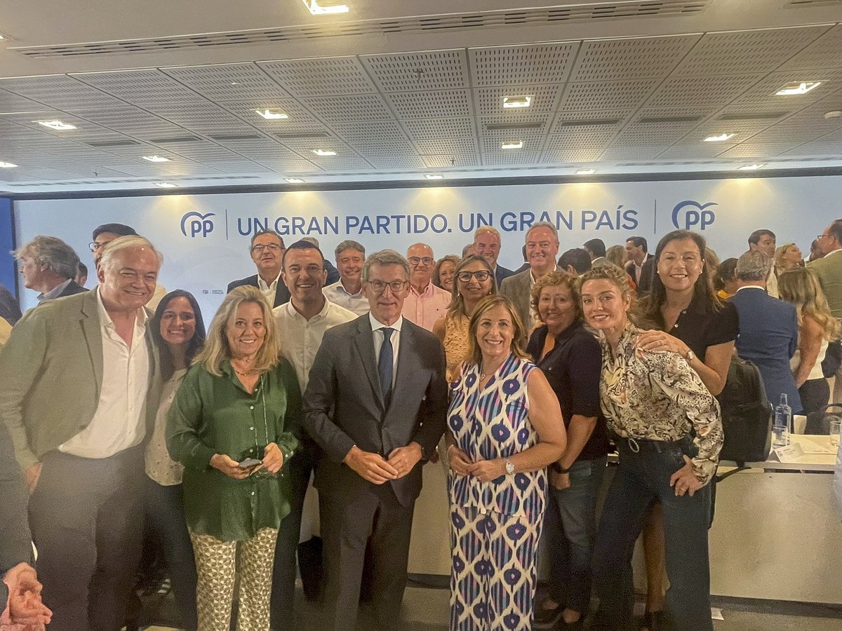 Sánchez pidió la dimisión de Rajoy cuando fue llamado a declarar. Hoy, es él quien está en la misma situación. ¿Aplicará el mismo criterio o esto también es "fango"?

Desde Madrid, exigimos al presidente del Gobierno que redacte su tercera y definitiva carta: la de su dimisión.