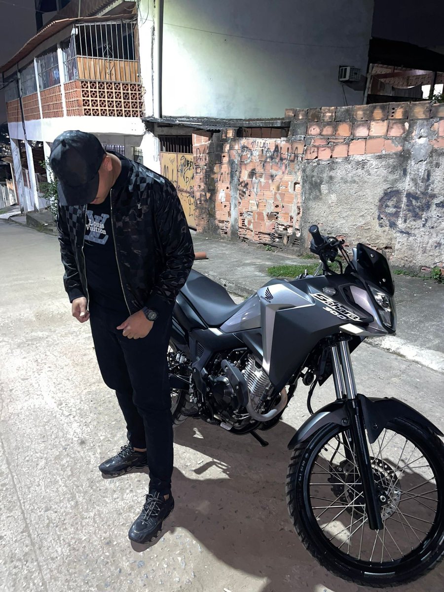 Eu não quero ser melhor que ninguém, Eu só quero viver!! ✍🏾