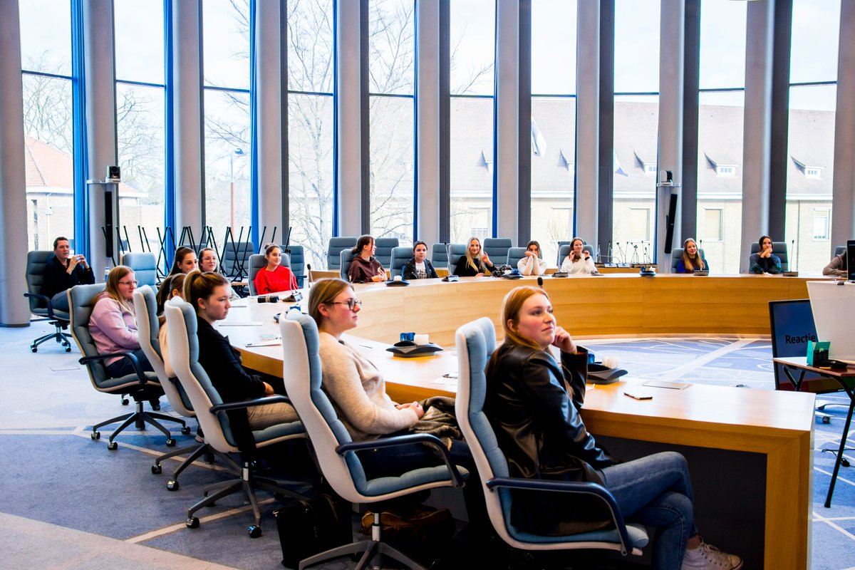 Speaking Minds op #klimaat!🌎Dit najaar gaan we nog meer praktisch opgeleide jongeren mee laten praten over lokaal beleid en klimaat. Dankzij een Europese financiering kunnen we dit aanbieden met 80% korting. Interesse? Mail ons via info@speakingminds.nl. #jongerenparticipatie