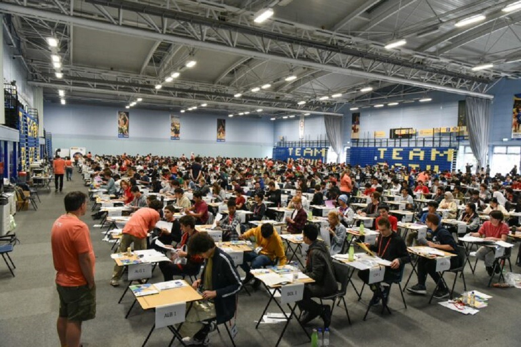 Lumina Eğitim Kurumları, Uluslararası Matematik Olimpiyatları’na Damga Vurdu

Uluslararası Matematik Olimpiyatları’na (IMO2024) damgasını vuran Romen öğrenciler; 1 altın, 4 gümüş ve 1 bronz madalya olmak üzere toplamda kazandıkları 6 madalya ile Romanya’nın gururu oldu.