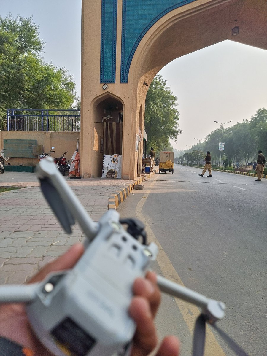 Crypto_king125's tweet photo. I am from Pakistan and a regular dji drone user .There is no #dji official customer support center and no service center .private repairing centers in lahore and Islamabad fuck the customers @DJIGlobal @DJISupport plz make an official service center in Pakistan https://t.co/OIDlX1ZqL4