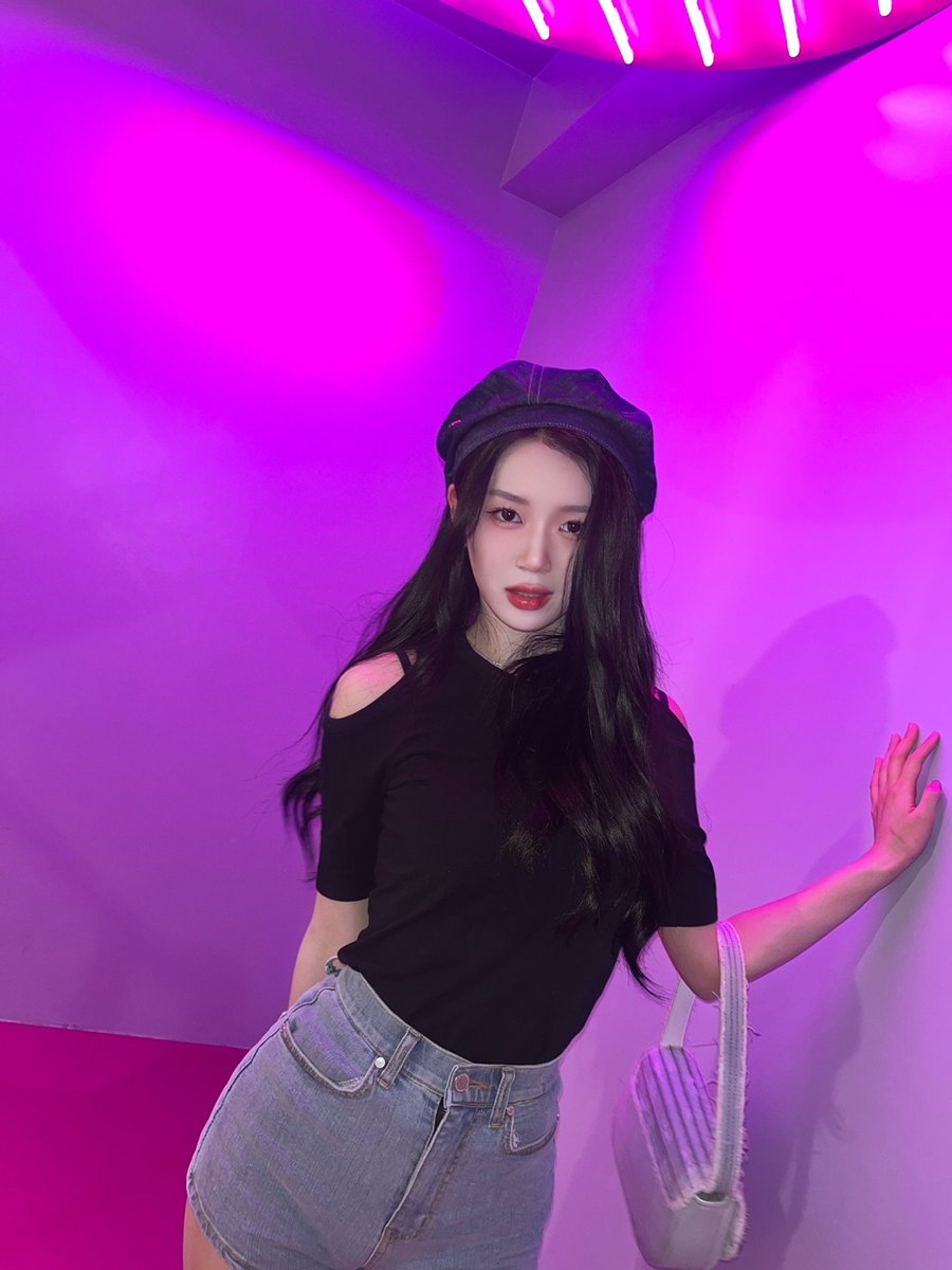 공유빈의 일본

#tripleS #트리플에스
#YuBin #유빈