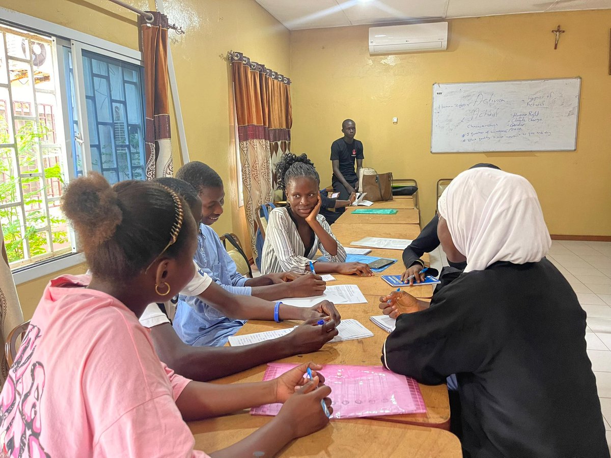 Project21plus's tweet photo. DAY 7 - INTRO TO ACTIVISM
Participants were introduced to activism as a tool for social change by @ndey_nying
We focused on the importance of activism especially in the midst of alarming issues.
Leading the change we want to happen.
#21daysofproject21 https://t.co/N00jo3lLpB
