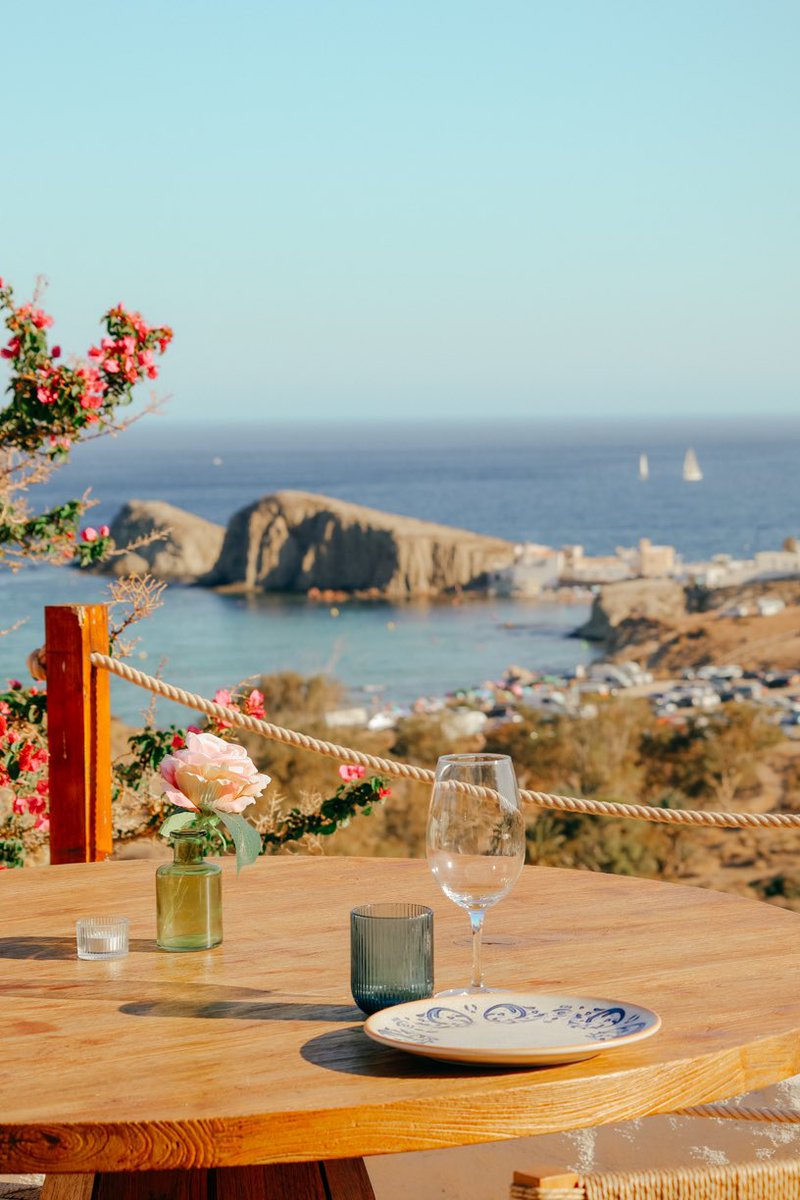 celiamontes14's tweet photo. Sobremesas lentas, corazones llenos. #laisletadelmoro #cabodegata #cafebarlaloma #almeria #fotografia #verano #canon https://t.co/qPKjl6AXwc