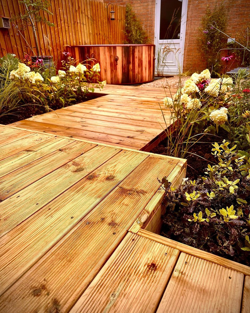 CountrySupplie's tweet photo. Excited to share that we’re featured in the July issue of the Pro Landscaper magazine! 🌿

Read our insights on timber decking and its role in elevating garden design page 51 💚

Arlo and Bloom designed and built this stunning project https://t.co/YWw6ymNodM