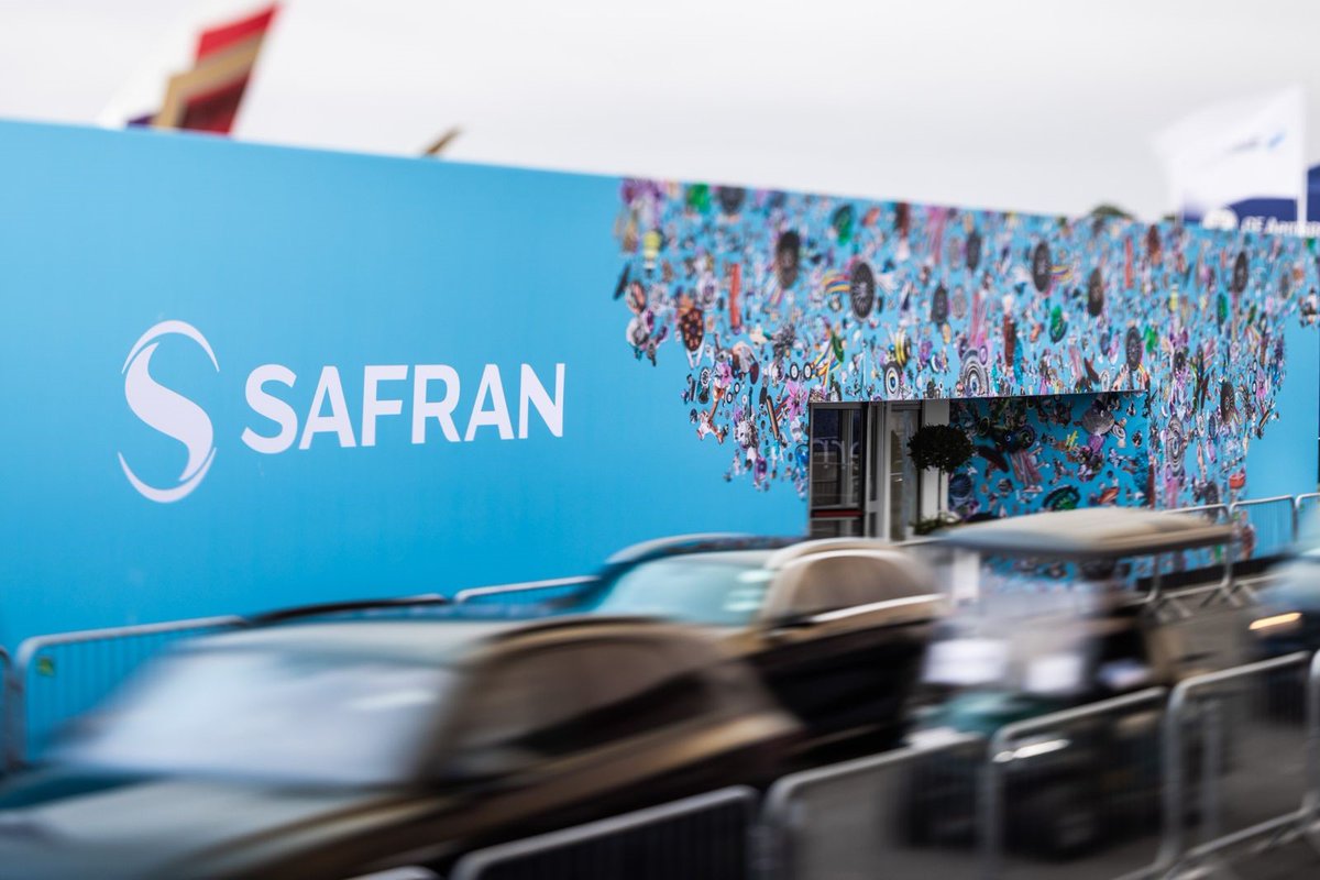 SAFRAN's tweet photo. [#FIA2024] @FIAFarnborough International Airshow 2024 is now open. 
Come & meet our experts at our @Safran chalet #B034, and don't miss admiring our magnificient facade that is a foretaste of a brand new project combining art and technology, that Safran will be unveiling in September.

©Luke Conroy/Artpoint #airshow #expo #avgeek #aviationlovers @FIAFarnborough_