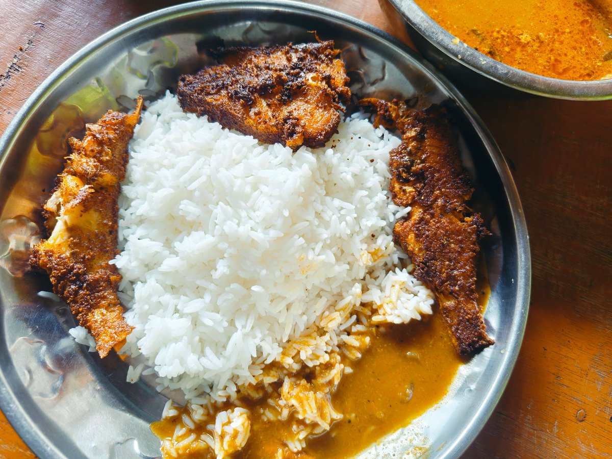 ImP__Azhagar's tweet photo. அன்பே மீன்😘
மீன் 🐟 🎏 வறுவல் மீன் குழம்புனு போட்டியை கடுமையாக்கினார் பதிவர் ❤️
@TwitsKEN
#fishforlife https://t.co/cm30m1nkAT