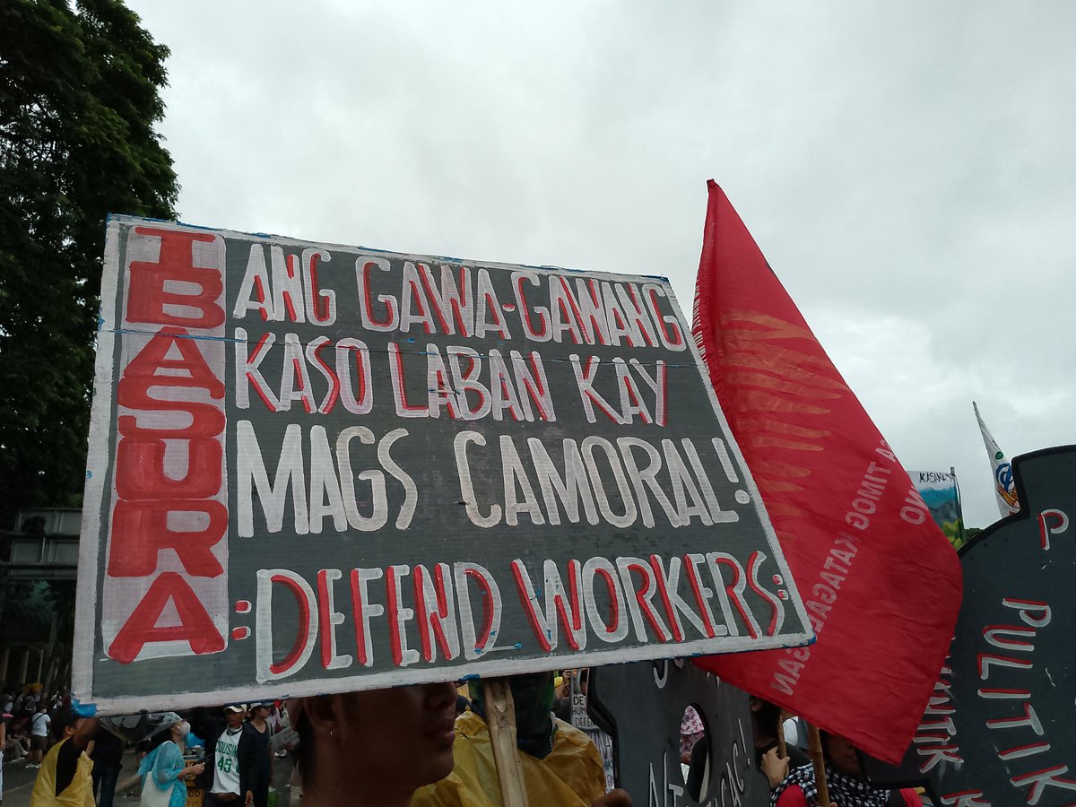 NGAYON: Sa kabila ng maulan na panahon, dumugtong ang delegasyon ng Timog Katagalugan sa Commonwealth Ave. upang makiisa sa SONA ng bayan upang irehistro ang kanilang panawagan at ilantad ang huwad na Bagong Pilipinas ng administrasyong Marcos II.

#LagablabCaravan2024