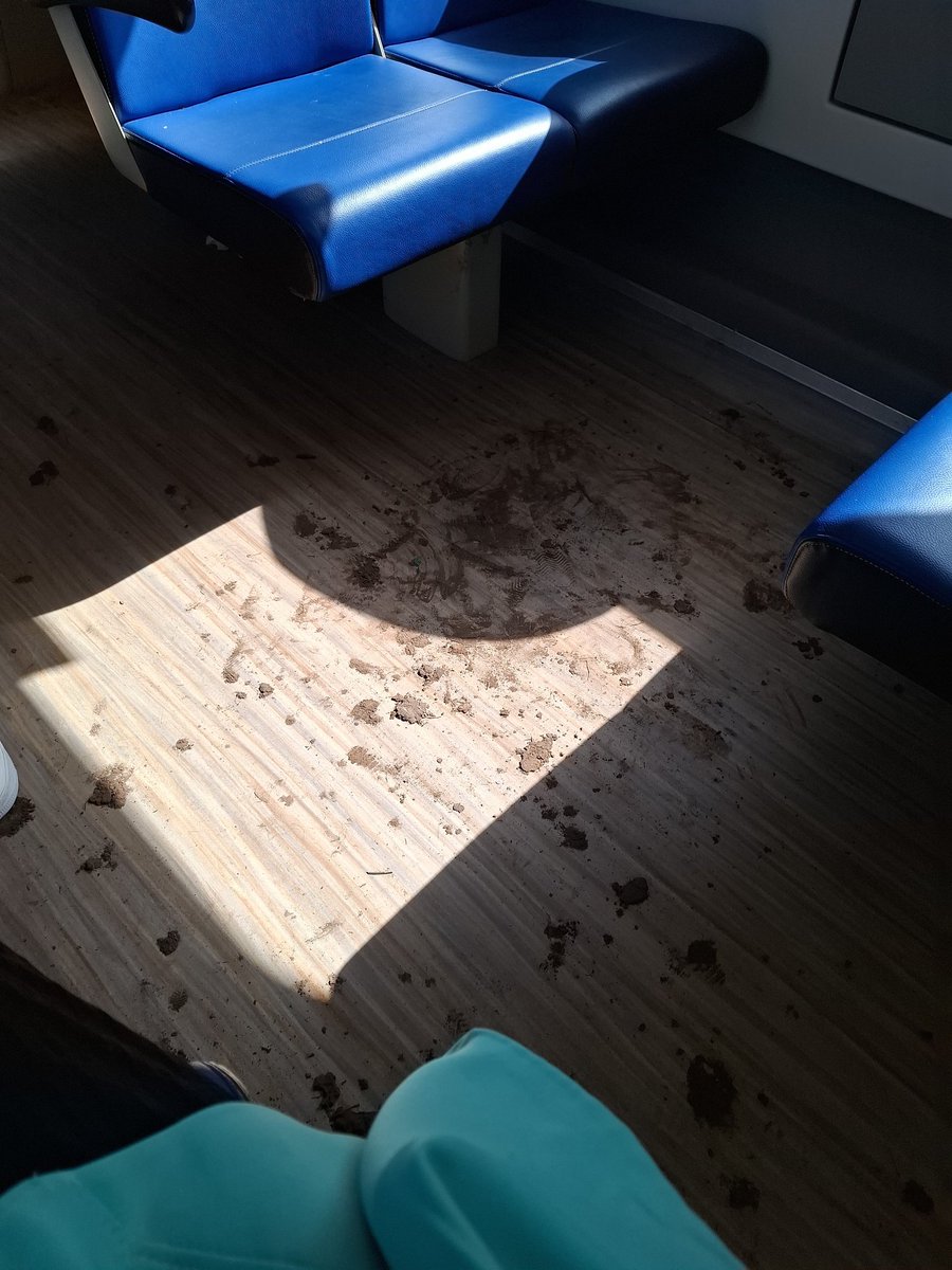 Keetjuh's tweet photo. @NS_online restanten van zwarte cross of 4daagse Nijmegen nog steeds in de trein vanuit Den Helder 1038?? https://t.co/Y6z8HyxuBj