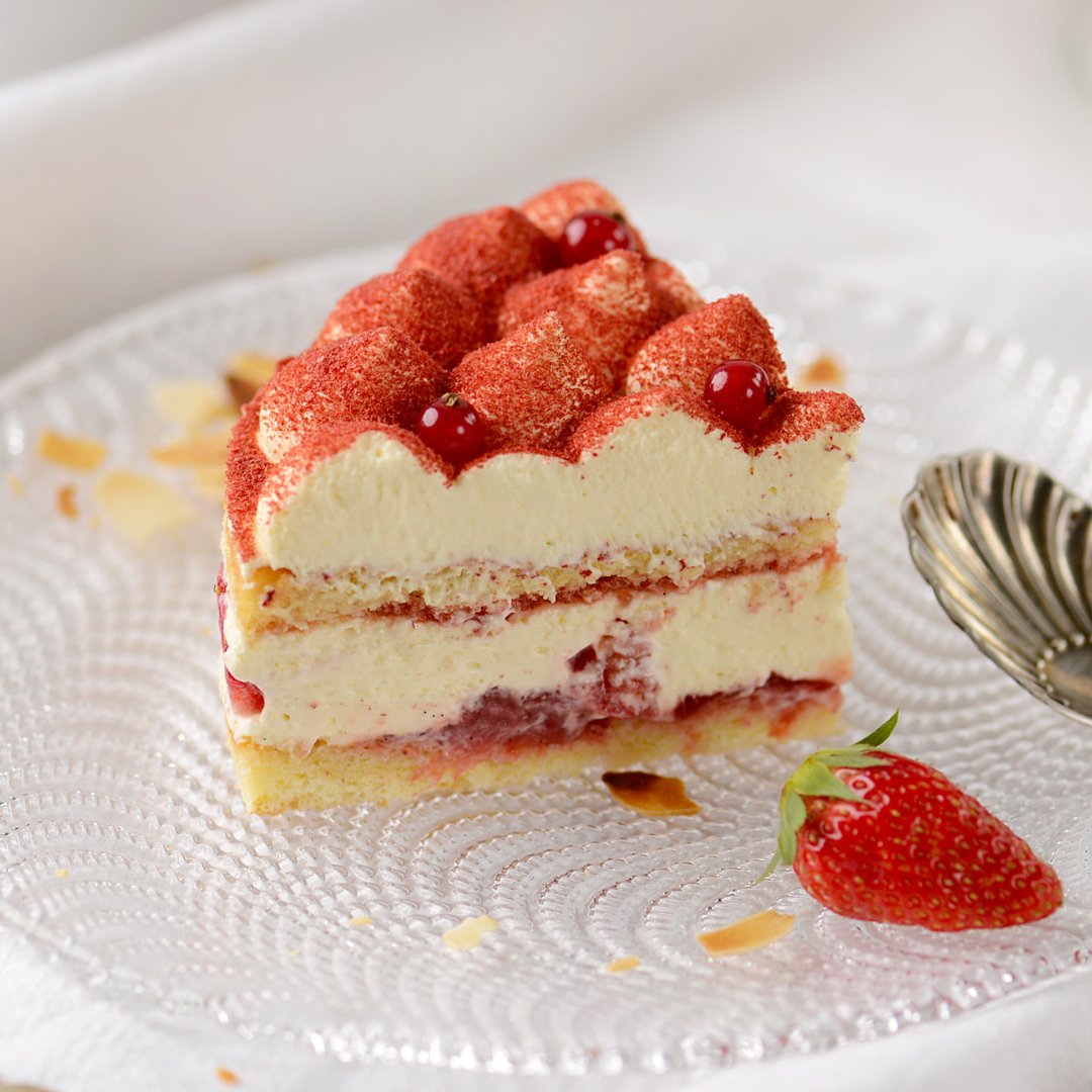 MeilleurduChef_'s tweet photo. Un délice sucré et fruité : Le Tiramisu Fraises de Chef Philippe ! 

Le Tiramisu Fraises de Chef Philippe est un véritable trésor gustatif ☀️

La recette est sur notre site
https://t.co/NhDN9mhj47 https://t.co/7OgFHAkBYw