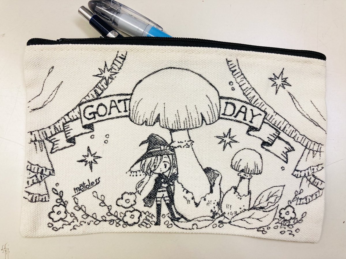 ルゥイちゃんポーチ「最高の日」
#手描きポーチ #メルメリィマーケット 