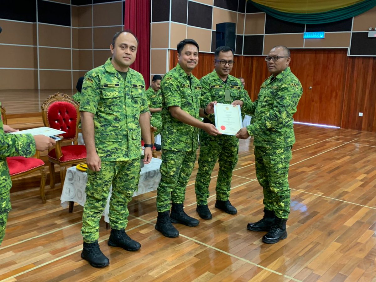 Majlis Penutup Kursus Kawalan Perimeter Ang. Siri 2/2024 telah disempurnakan oleh PgKR Ahmad Safwan B. Zulkeflee.10 orang pelatih dari N.Phg telah berjaya menamatkan latihan dari 13 Julai -22 Julai 2024. Anugerah Kepimpinan Terbaik telah dianugerahkan kpd En. Jamaluddin b. Ahmad
