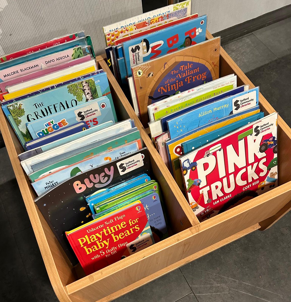 SalfordLibrary's tweet photo. Good morning. Here's your friendly reminder that you can visit our #librarycorner throughout the summer. These are spaces that you can enjoy at your own leisure and relax with a good books.

Find your nearest library corner here https://t.co/IDFW1V6cWJ https://t.co/N0B1UnFCGm