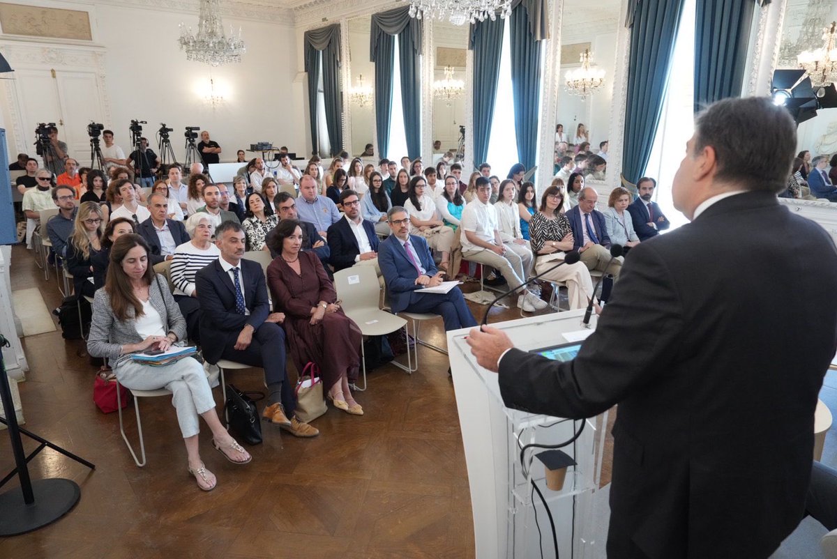 Margaritis Schinas tweet media