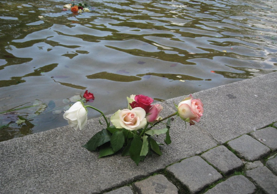 ‘Ikke et minutts stillhet, men et liv i kamp’ var det vi lovte hverandre. ‘Aldri glemme’ sa vi. Det er like viktige budskap i dag som i ukene etter 22/7 i 2011 ❤️