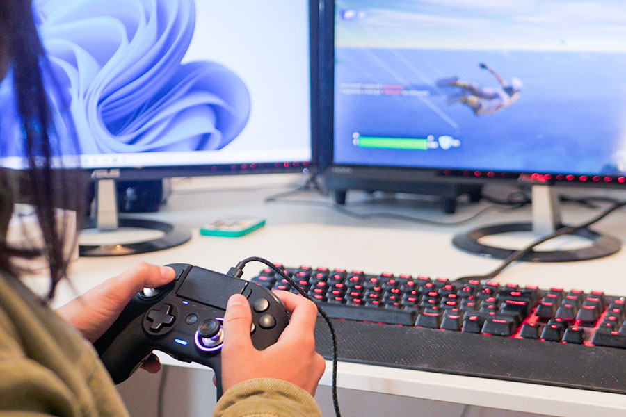 SelectosEU's tweet photo. On a testé 9 manettes pour pc en comparant leur ergonomie, rapidité, précision et mode d'alimentation.
👉 Nos résultats de tests : https://t.co/tXzrysbeHW https://t.co/oMiEljT0k3