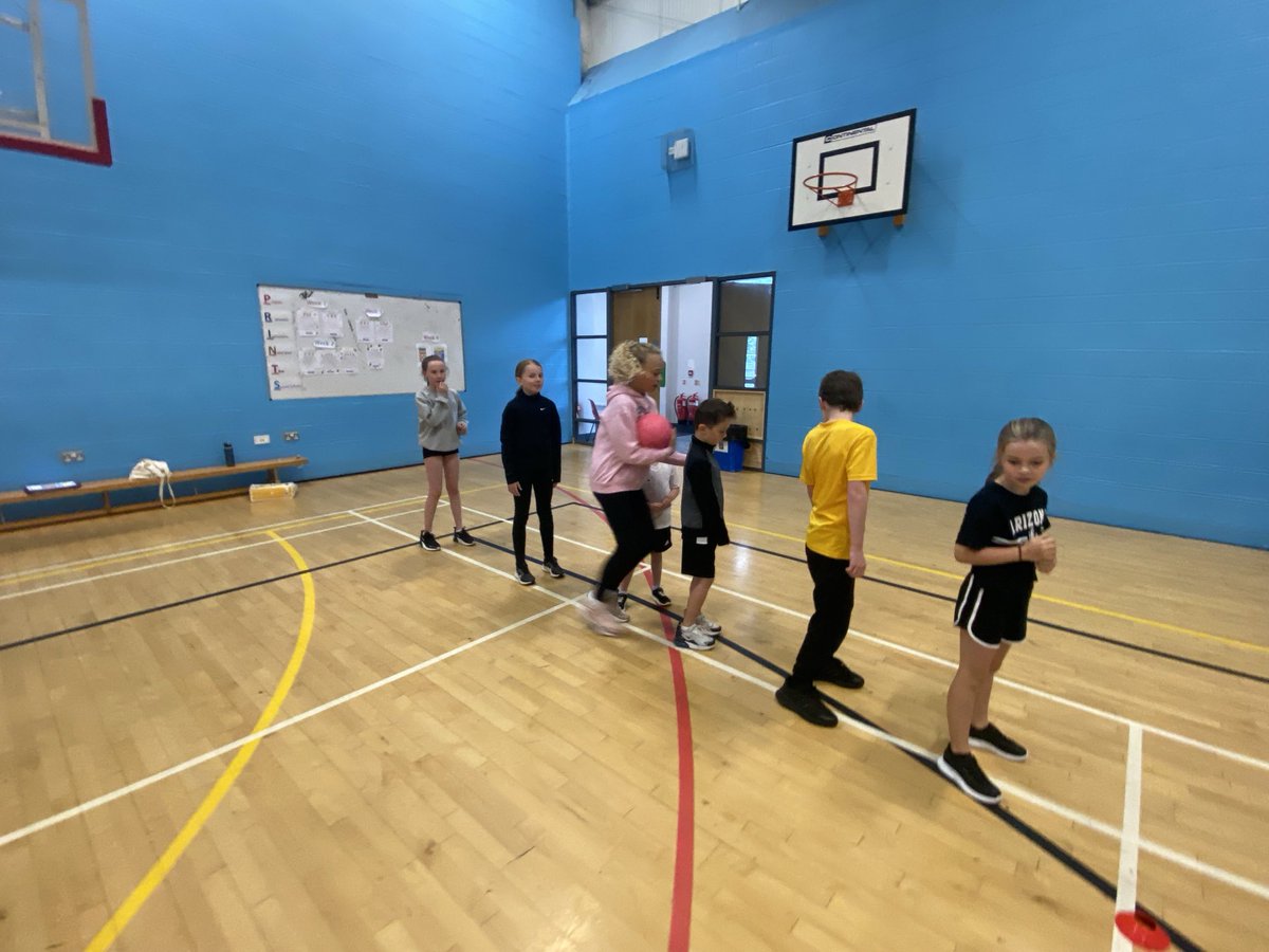 inverclyde_ac's tweet photo. Ball Relays to start Camp 4 #Teamwork #GameswithaPurpose #AllAges #Cooperation @ActiveSchoolsIC @SALDevelopment https://t.co/Ld9O9U9IHO