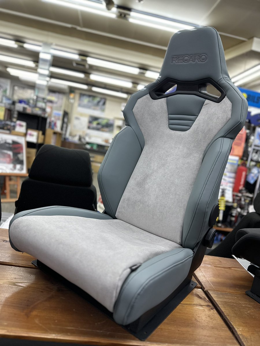 PIRELLI_4kaichi's tweet photo. RECARO展示シートあります🙌

#RECARO
#ピレリ四日市 https://t.co/M5bydjVwNe