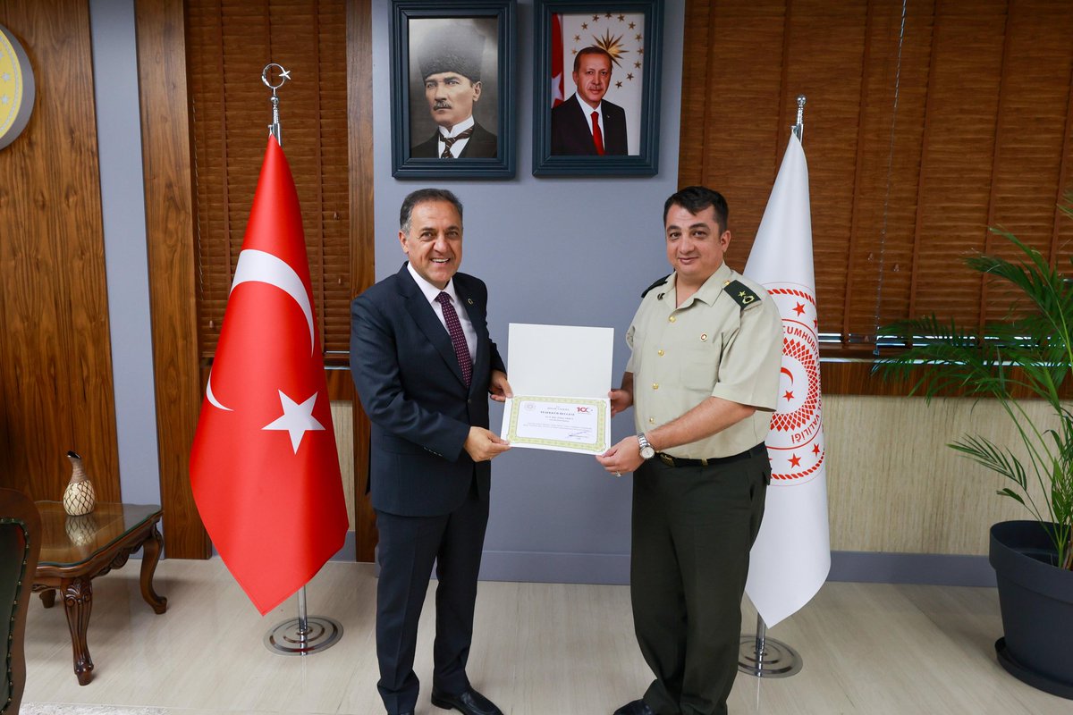 ahusta07's tweet photo. Şanlıurfa / 20.Zırhlı Tugay Komutanlığı emrine atanan Askerlik Şube Başkanı Binbaşı Özkan Akkuş ve Bingöl Askerlik Şube Başkanlığı görevine atanan Yüzbaşı Deniz Girgin ziyaretime geldiler.
Kendilerine yeni görevlerinde başarılar diliyorum. https://t.co/o3jc9avAiW
