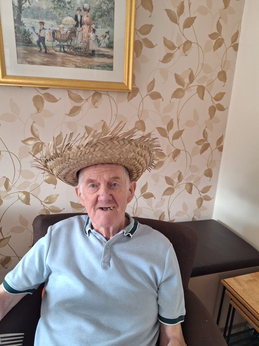 WoodsWynyard's tweet photo. A lovely afternoon singing &amp; dancing, one to one chats, with refreshments on this lovely warm  day ❤ #Singing https://t.co/DvFxlswlku