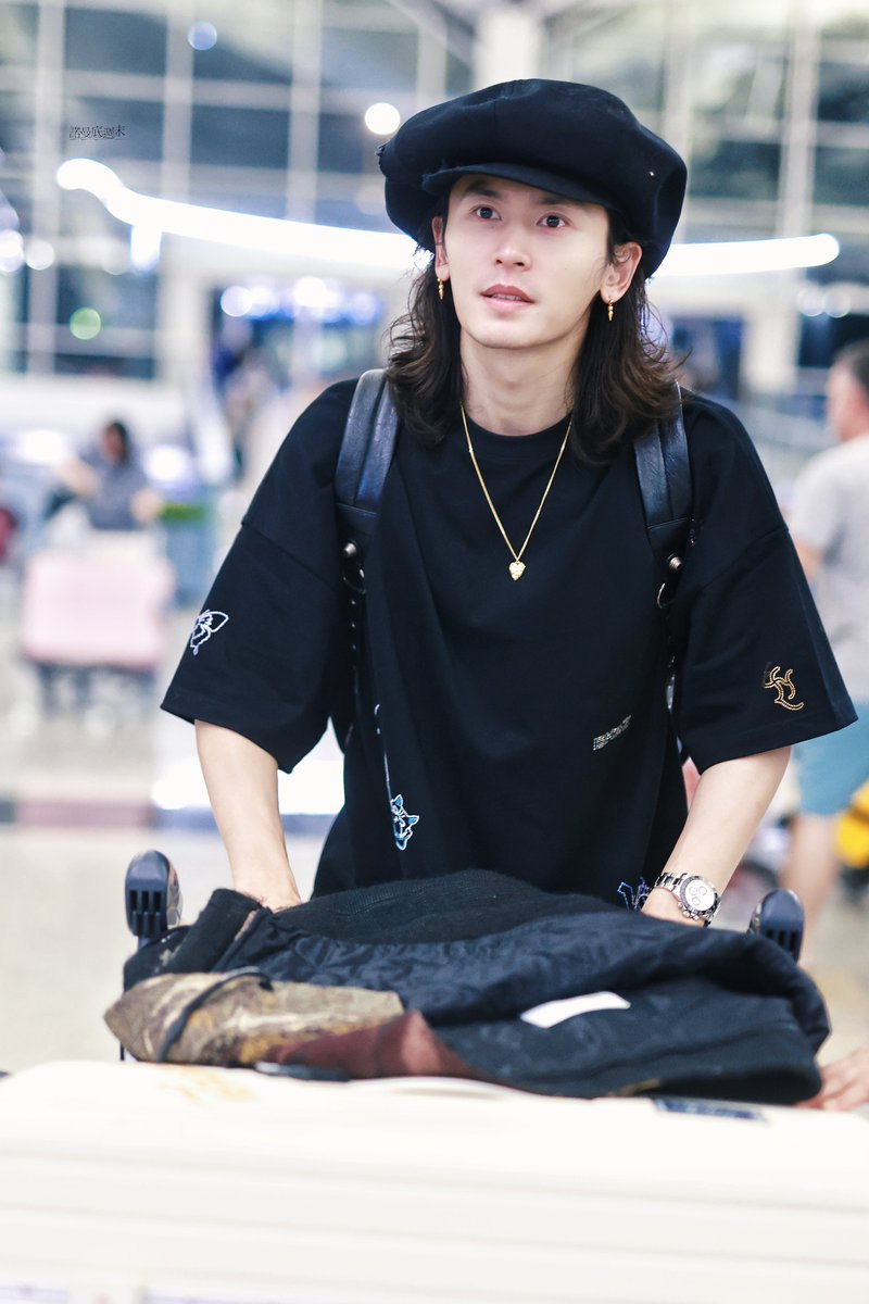 NormandyWeekend's tweet photo. 𝟐𝟒𝟎𝟕𝟐𝟐🛫
Part.1

#ZhangZhehan张哲瀚 #张哲瀚 #張哲瀚 #ZZH #チャンジャーハン #장철한 #장저한 #จางเจ๋อฮั่น #TheRealZhangZhehan #ZhangSanjian https://t.co/b5JrbZC0RF