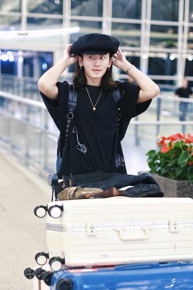 NormandyWeekend's tweet photo. 𝟐𝟒𝟎𝟕𝟐𝟐🛫
Part.1

#ZhangZhehan张哲瀚 #张哲瀚 #張哲瀚 #ZZH #チャンジャーハン #장철한 #장저한 #จางเจ๋อฮั่น #TheRealZhangZhehan #ZhangSanjian https://t.co/b5JrbZC0RF