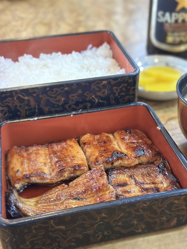 mikarinv2's tweet photo. 鹿児島で鰻
肝串も鰻重も美味しかった〜
#うなぎの末よし https://t.co/wG4jZZdLFx