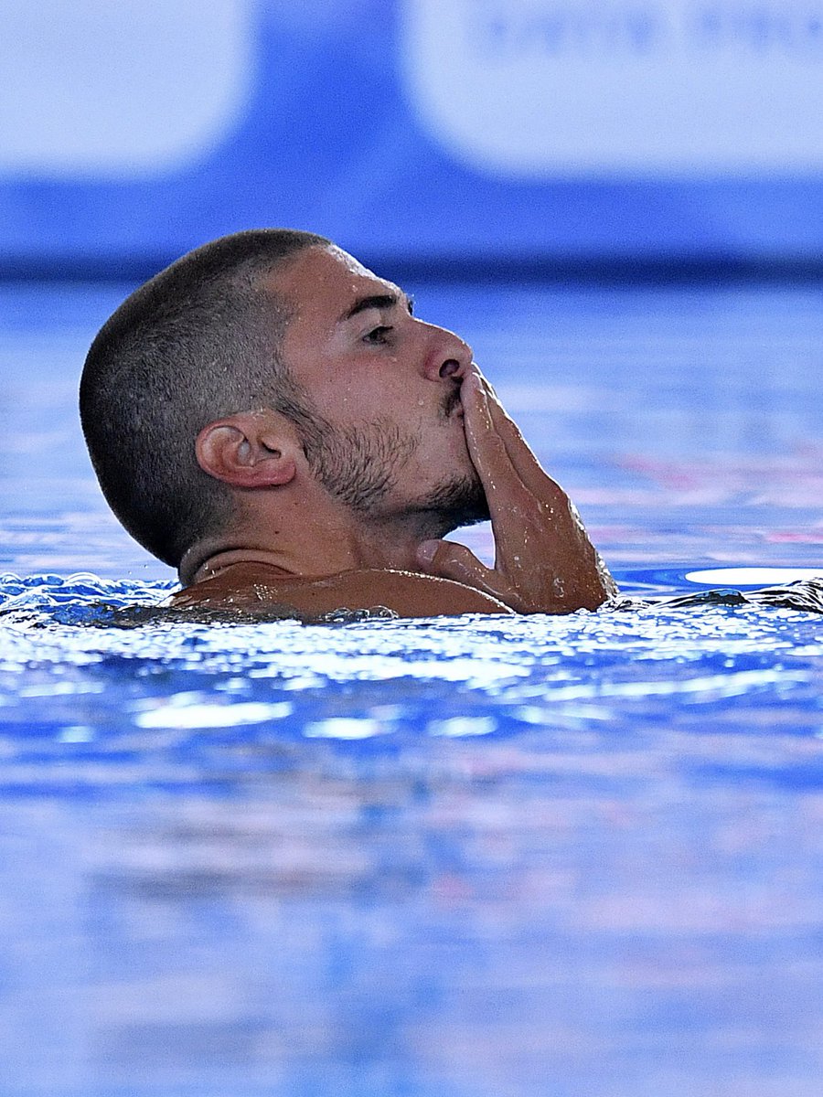 L’ultima gara di Giorgio Minisini. Al Foro Italico il fuoriclasse azzurro ha vinto anche il suo ultimo free nei campionati estivi Bper di nuoto artistico. 

Un turbinio di emozioni per Giorgio e gli spettatori presenti nel luogo dove nel 2022 incantò tutti agli Europei di Roma.
