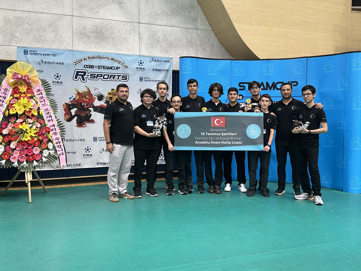 Liseli Gençlerimizden Dünya Şampiyonluğu Gururu 👏🏻🧿

İstanbul Bahçelievler 15 Temmuz Şehitleri Teknoloji, Fen ve Sosyal Bilimler Anadolu İmam Hatip Lisesi Robot ve Yapay Zekâ Kulübü öğrencileri, "2024 AI RoboSports World Cup" Organizasyonunda "The Settler" kategorisinde dünya