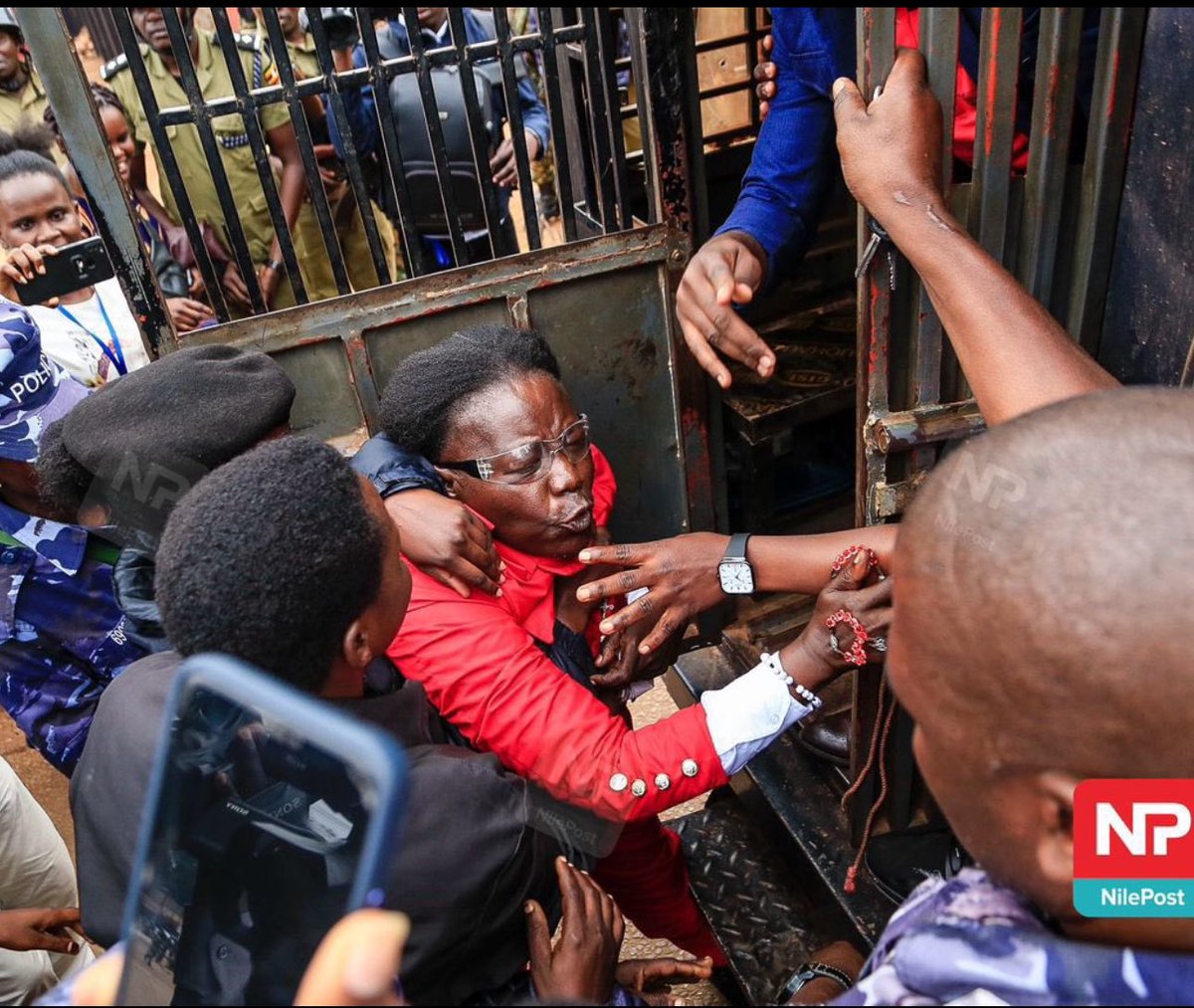 kezagloria44's tweet photo. During an arrest, cooperation with police is essential. Resisting can lead to the use of force and worsen the situation. If you believe the arrest is unjust, seek legal advice and address the issue through proper channels
#SayNoToRiots
#UgandaIsNotKenya https://t.co/O1Kn2MgCrL