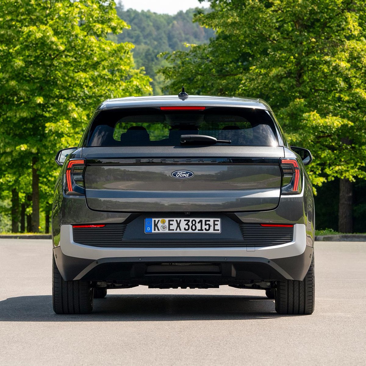 De #Explorer Limited Edition: qua uiterlijk alles wat je nodig hebt 👀 Aangedreven door een krachtige 204 pk elektromotor met een indrukwekkend rijbereik van 544 km volgens WLTP. Nu beschikbaar in gelimiteerde opgave.

Ontdek meer op: spr.ly/6010i44IE